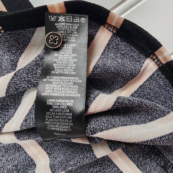 Adriana Papell Womens Size Medium Blouse Black Striped Short Sleeve Pleated - Picture 10 of 10